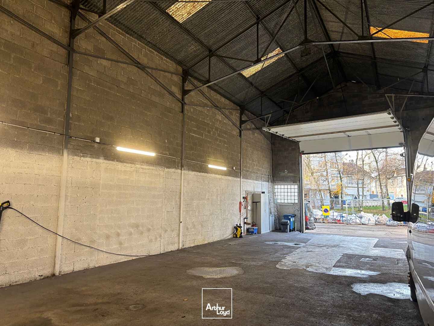 A VENDRE - LIMOGES - Entrepôt / local industriel 175 m²