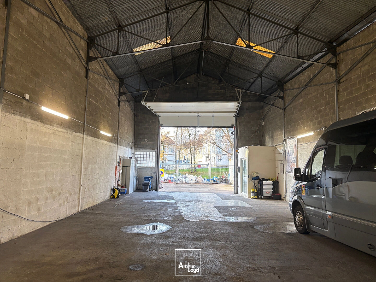 A VENDRE - LIMOGES - Entrepôt / local industriel 175 m²