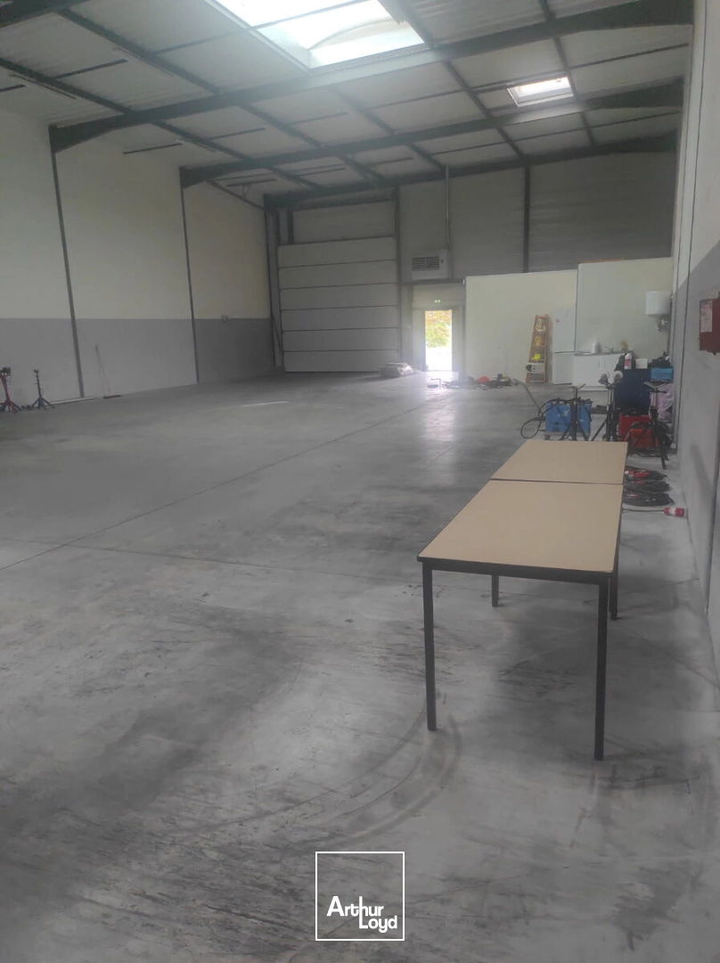 Local d'activité de 335 m² au sein d'une zone attractive à Andrézieux-Bouthéon