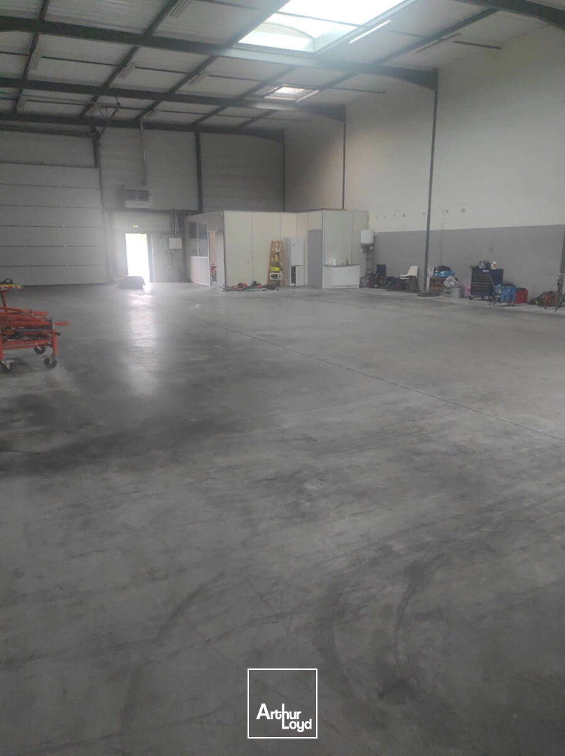 Local d'activité de 335 m² au sein d'une zone attractive à Andrézieux-Bouthéon