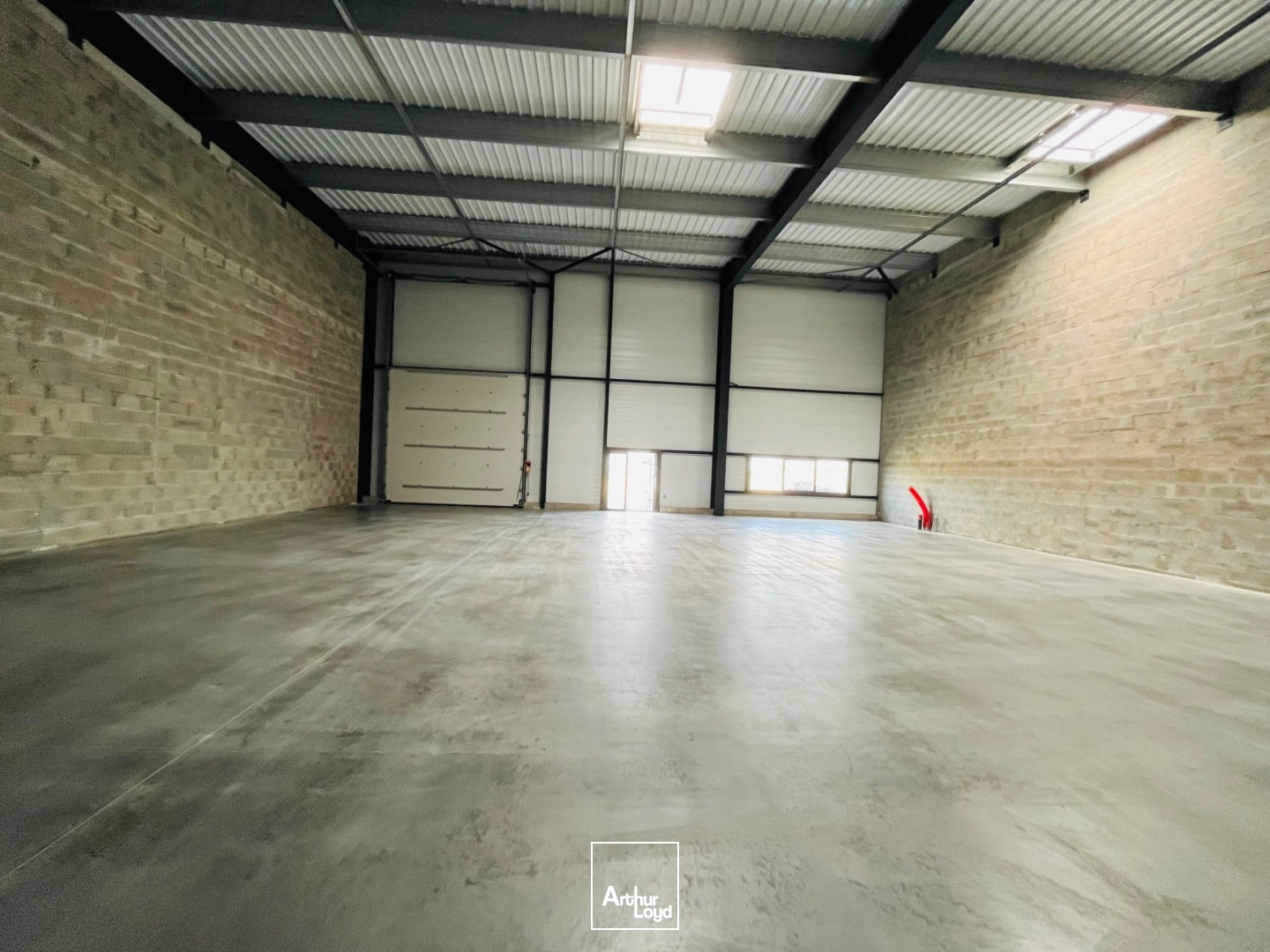 A LOUER - STOCKAGE - 350 M2 - ZI 6 CROIX DONGES