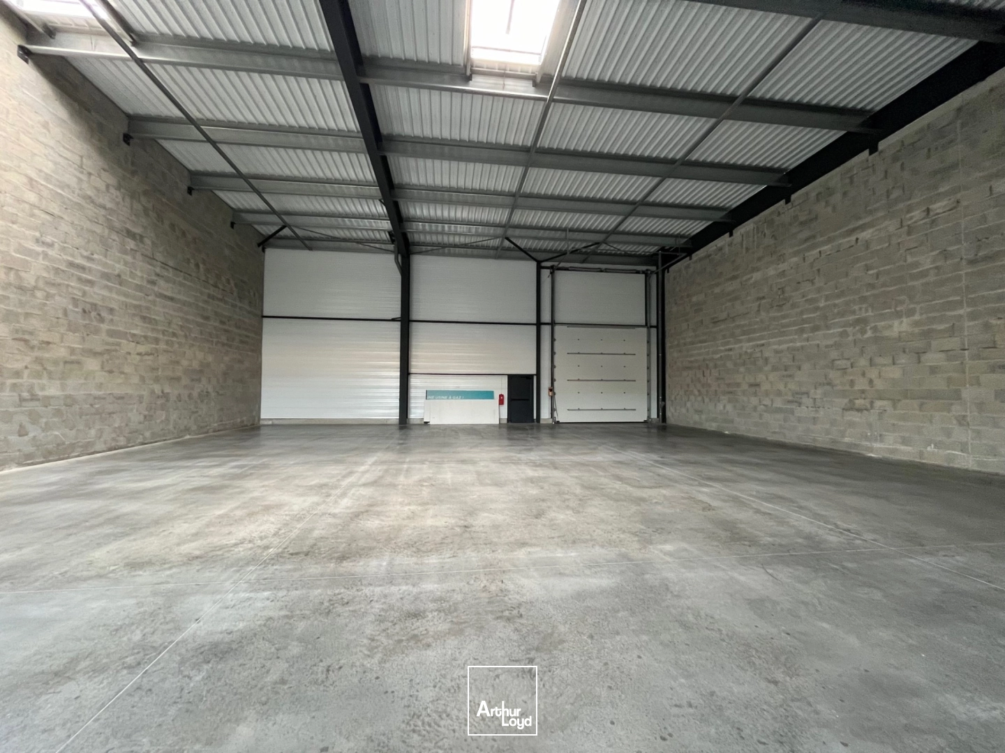 A LOUER - STOCKAGE - 350 M2 - ZI 6 CROIX DONGES