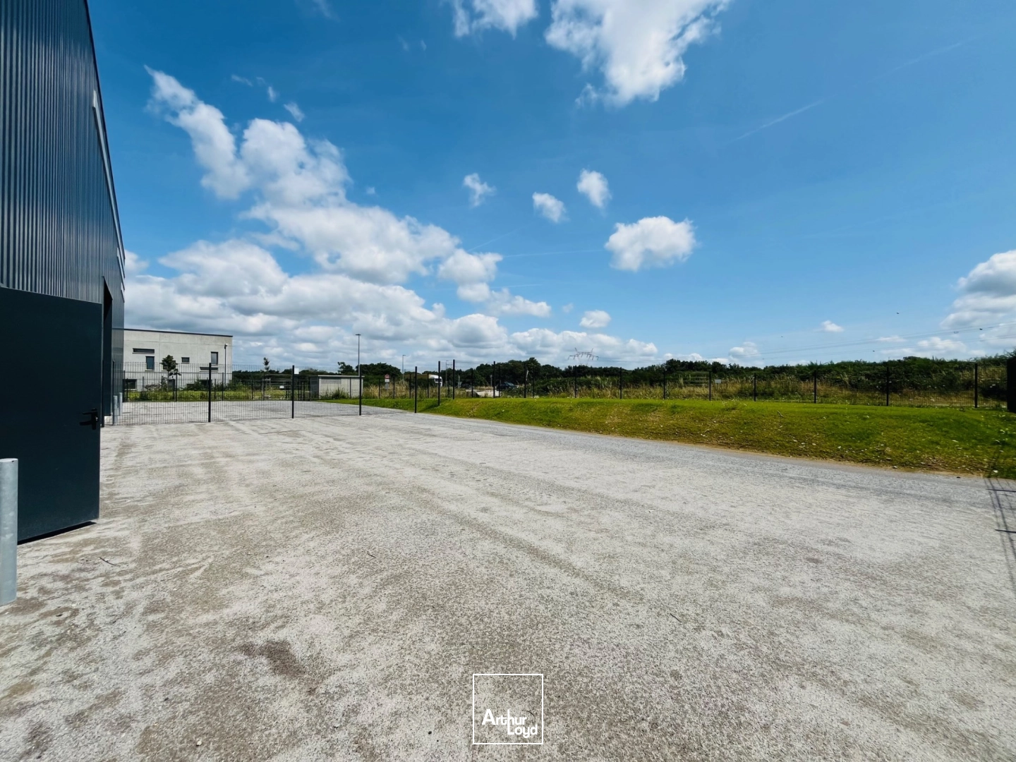 A LOUER - STOCKAGE - 350 M2 - ZI 6 CROIX DONGES