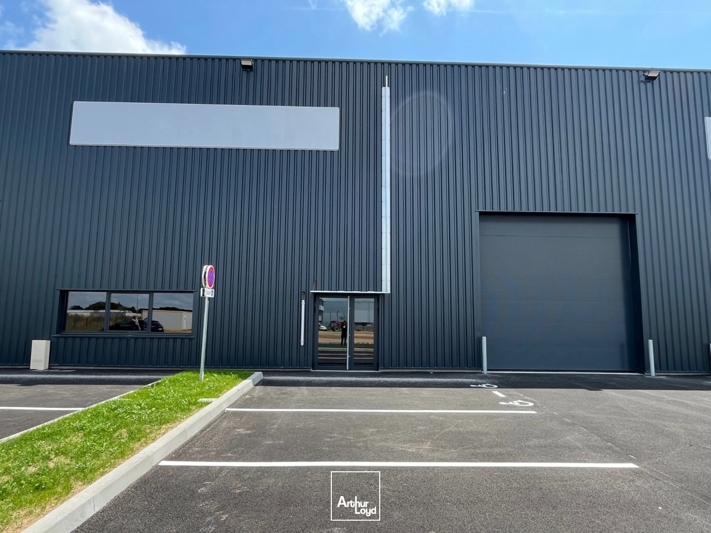 A LOUER - STOCKAGE - 350 M2 - ZI 6 CROIX DONGES