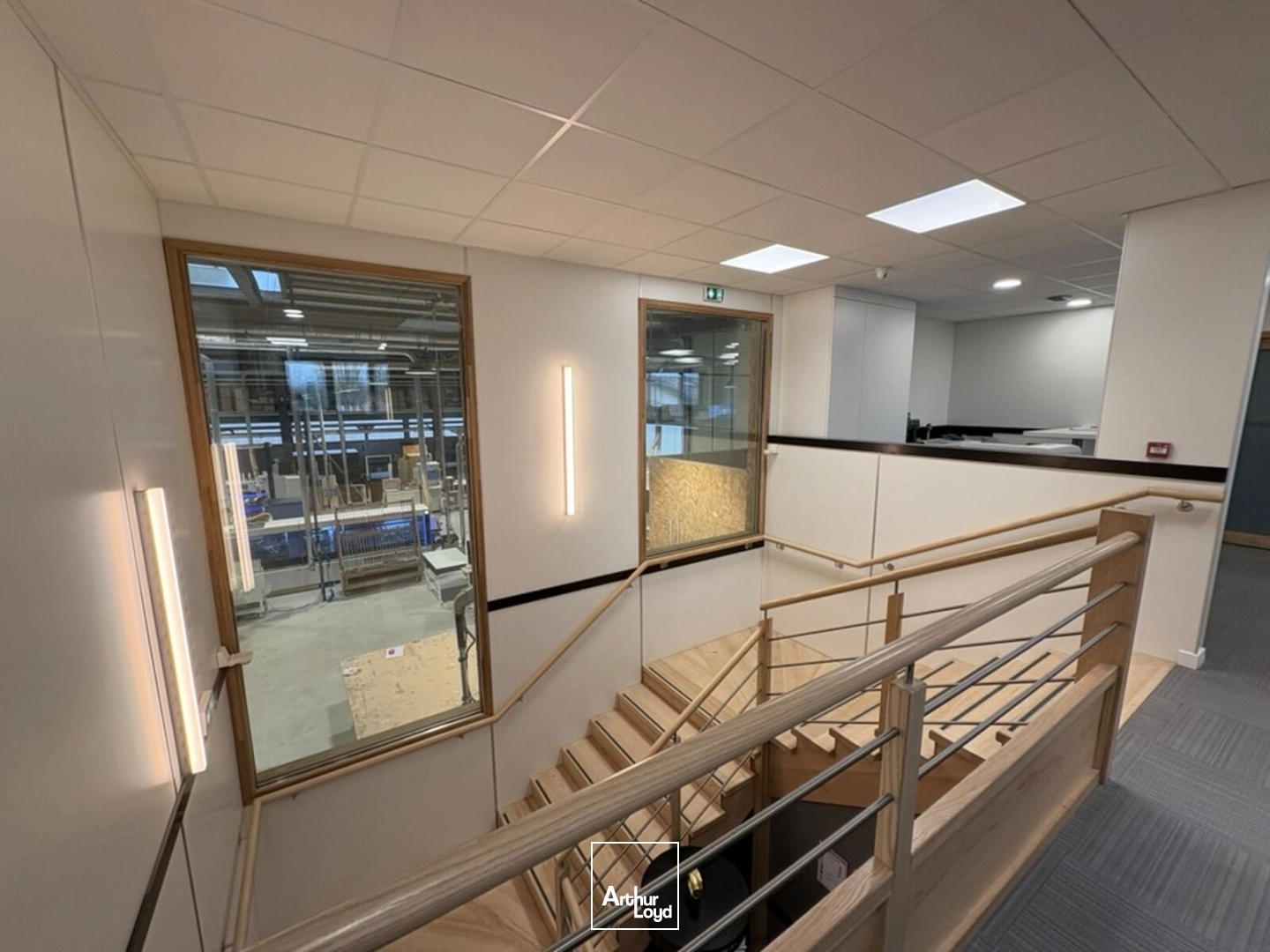 A VENDRE LOCAL D'ACTIVITÉ 1&nbsp;770 M2 ENVIRON PONTPOINT