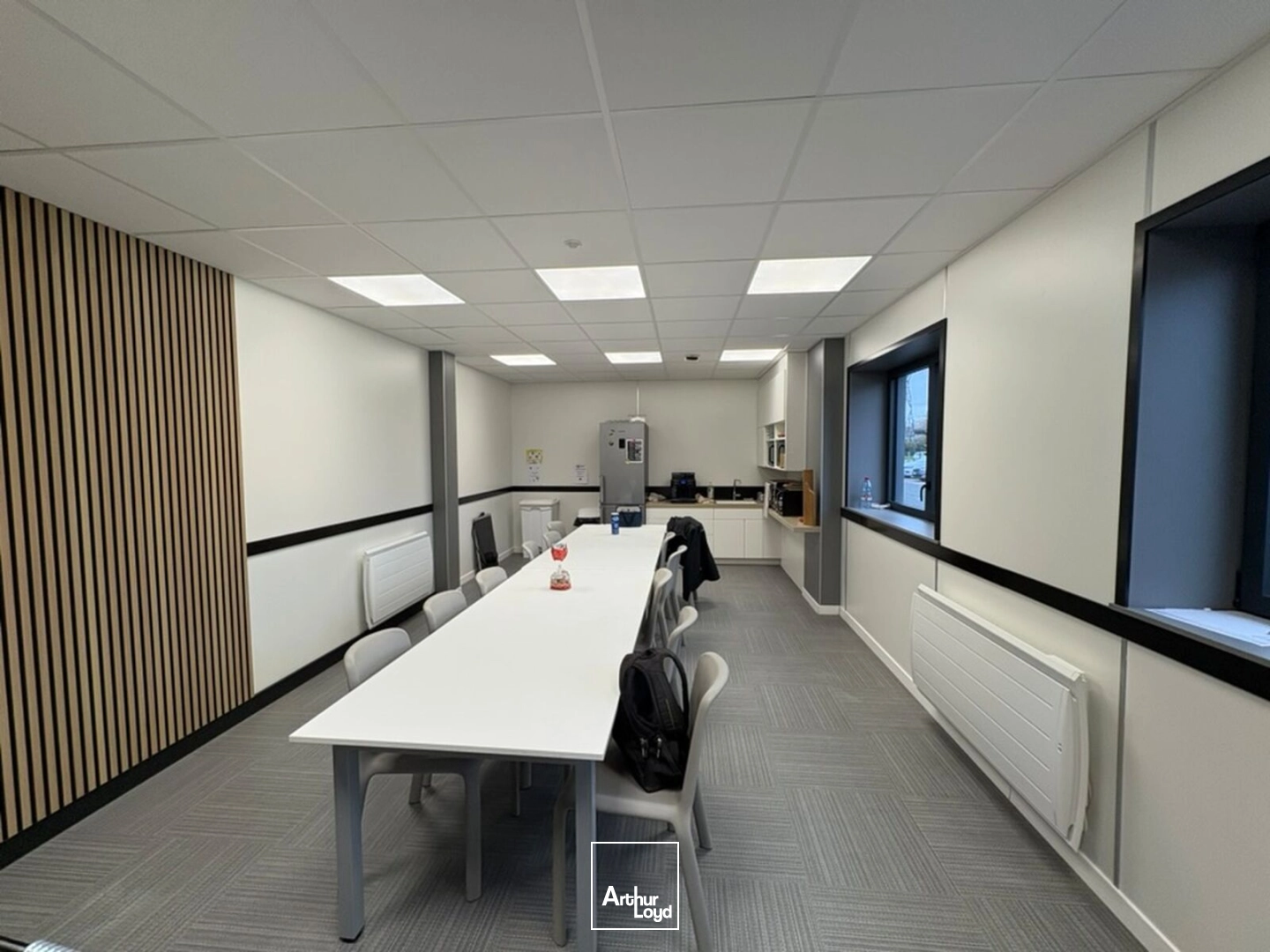 A VENDRE LOCAL D'ACTIVITÉ 1&nbsp;770 M2 ENVIRON PONTPOINT