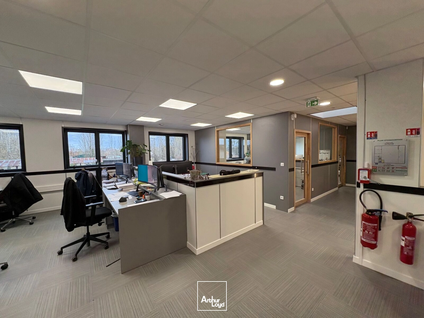 A VENDRE LOCAL D'ACTIVITÉ 1&nbsp;770 M2 ENVIRON PONTPOINT