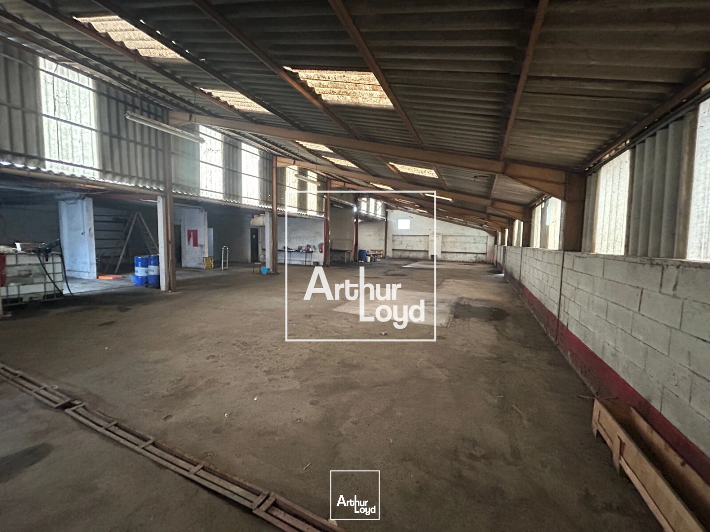 Locaux commercial avec terrain - A Vendre - Narbonne proche autoroute