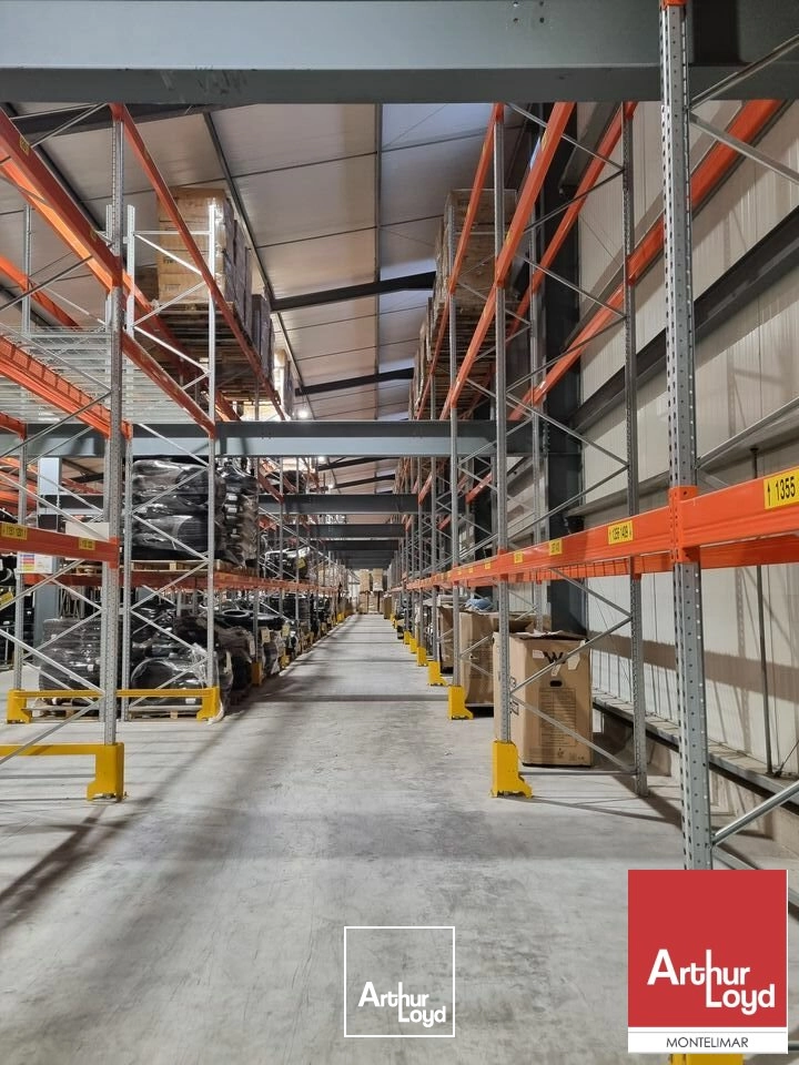 MONTÉLIMAR NORD - ZONE DES LÉONARDS - A LOUER ENTREPÔT RÉCENT D'ENVIRON 1&nbsp;564 M2 AVEC PLACES DE PARKING POUR POIDS LOURDS