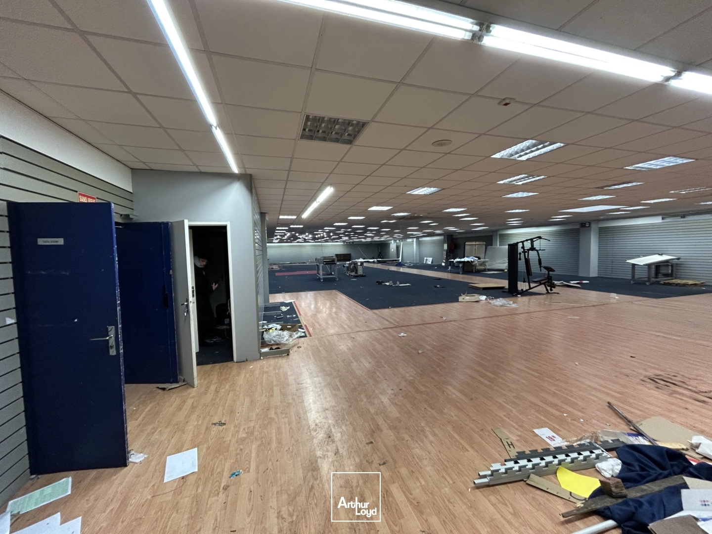 Local commercial 1&nbsp;102 m² - Vente ou location - Emplacement premium au coeur d'un centre commercial majeur à Bruay-la-Buissière