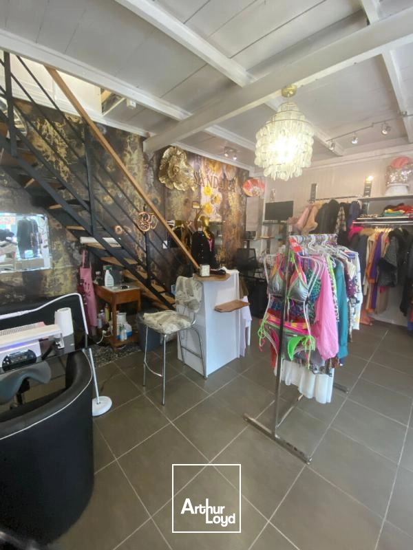 Local professionnel 60 m2 en R+1 FdF