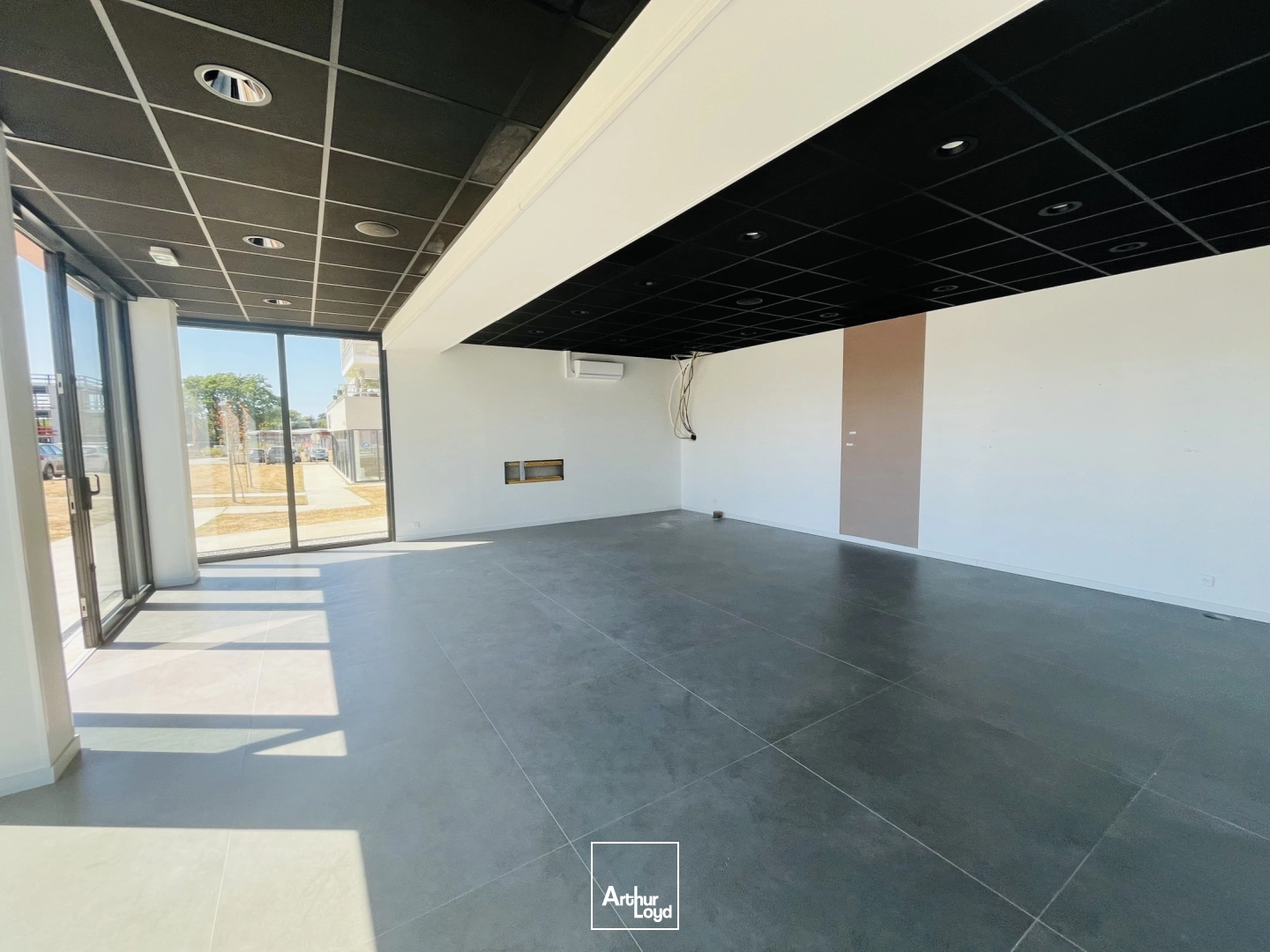 A LOUER - ST NAZAIRE - IMMACULEE - LOCAL COMMERCIAL - PROFESSIONNEL - 131 M1 - VISIBILITE - LECLERC