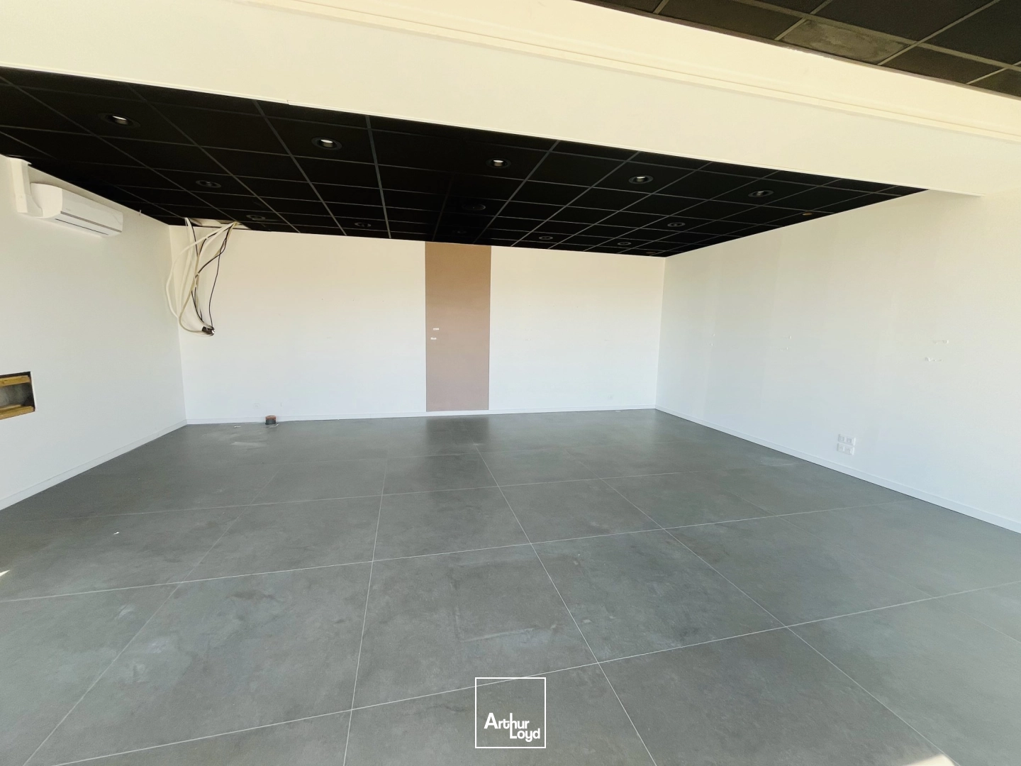 A LOUER - ST NAZAIRE - IMMACULEE - LOCAL COMMERCIAL - PROFESSIONNEL - 131 M1 - VISIBILITE - LECLERC