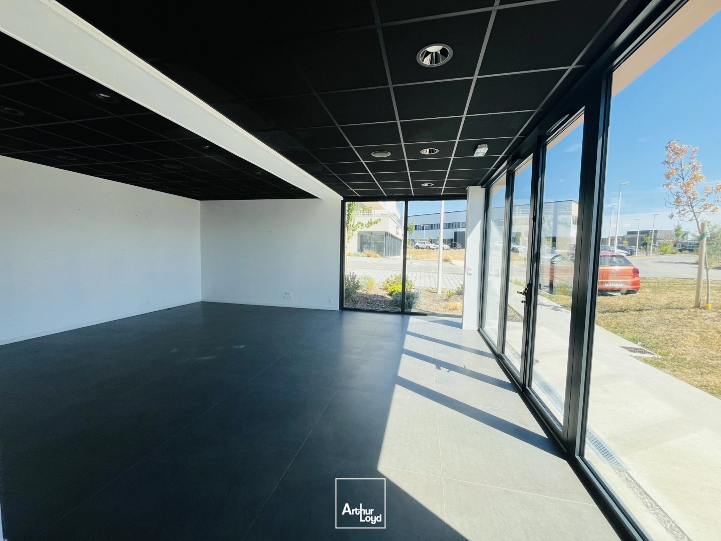 A LOUER - ST NAZAIRE - IMMACULEE - LOCAL COMMERCIAL - PROFESSIONNEL - 131 M1 - VISIBILITE - LECLERC