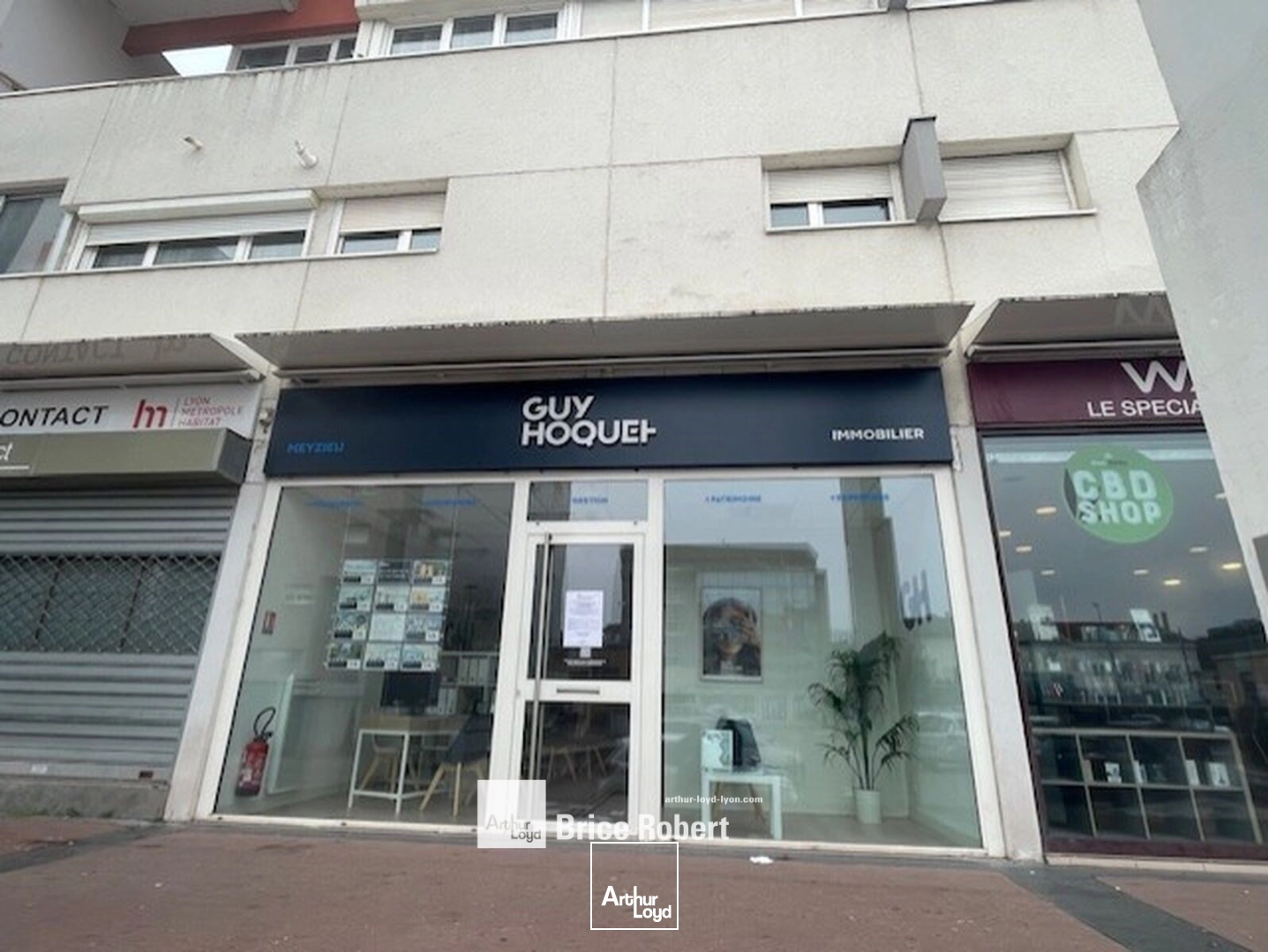 Locaux commerciaux à la location - Place Jean Monnet - Meyzieu