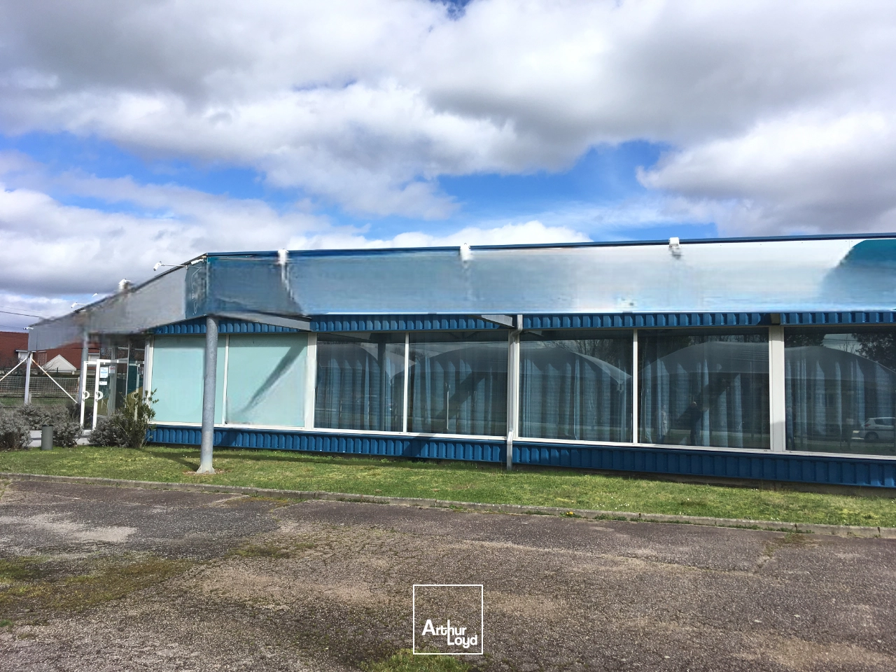 A LOUER - COUZEIX - Local commercial 500 m²