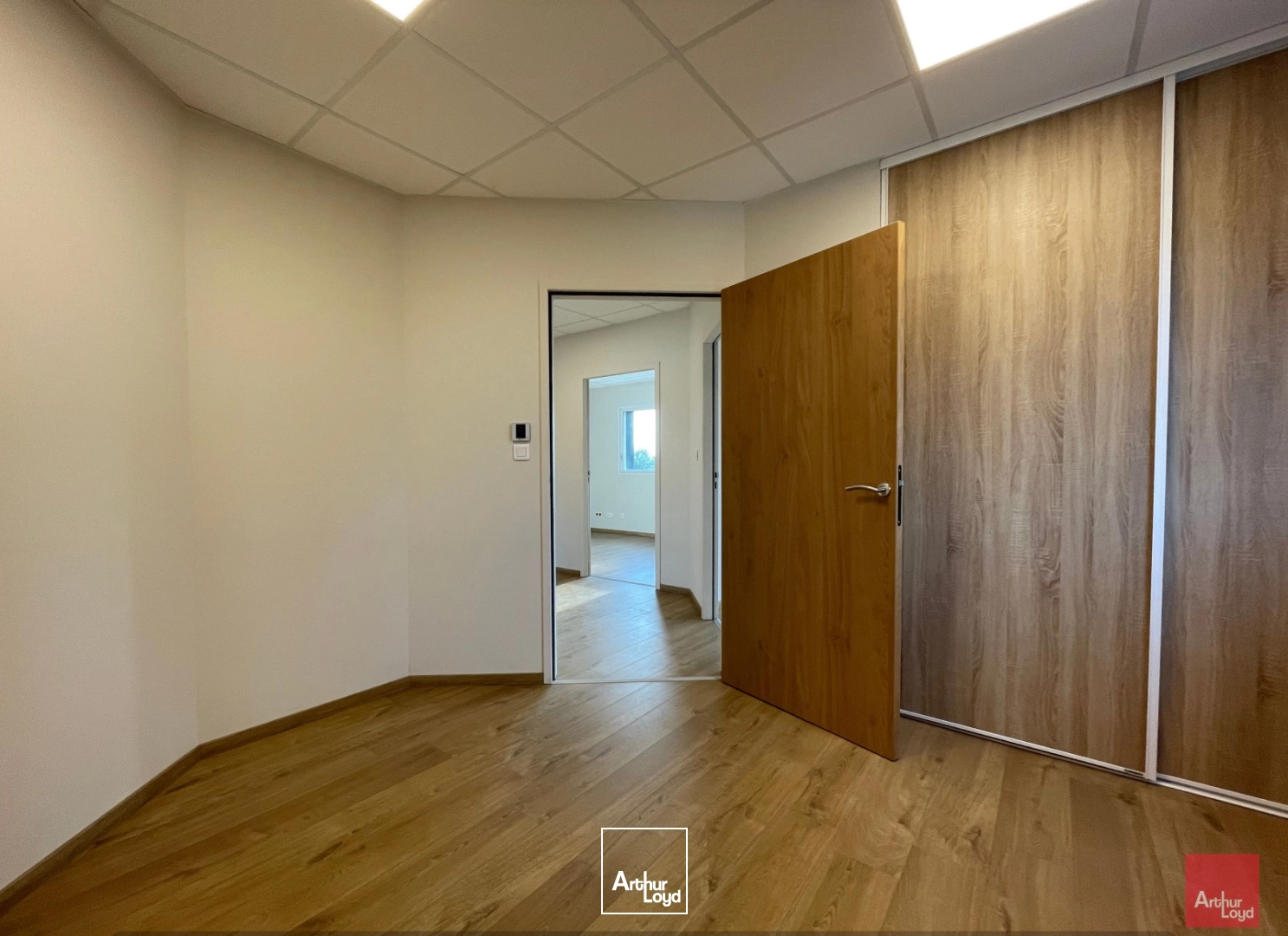 Bureaux - Location - NIMES - 30900 - 73.38-73.38 - 7617988