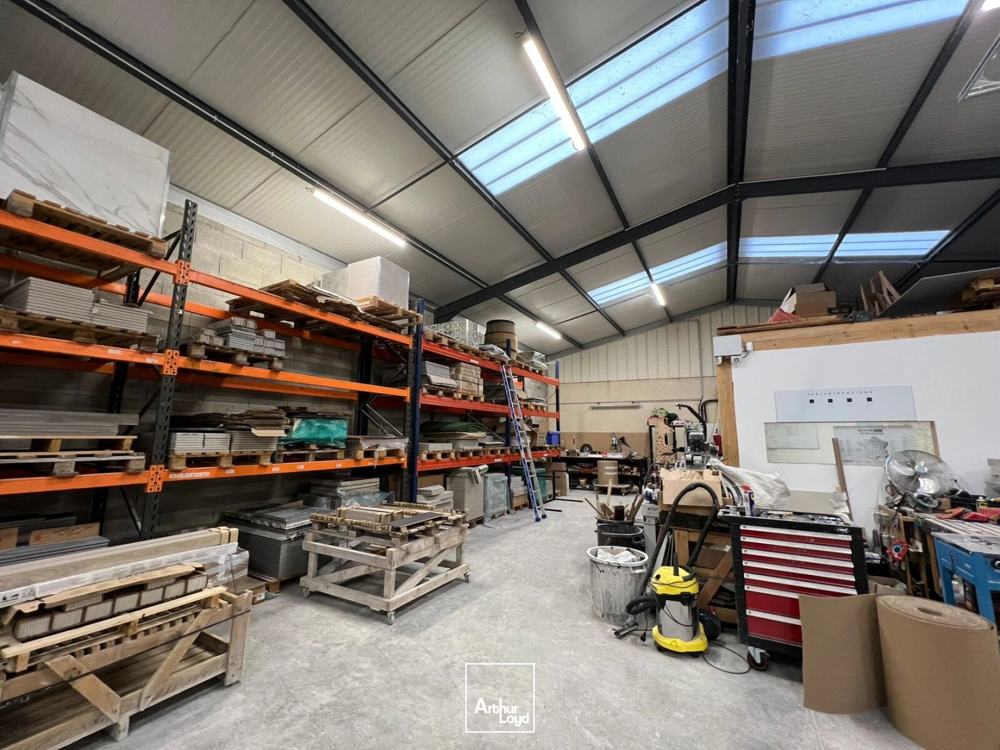 Locaux d'activité & Entrepôts - Location - SAINT LEGER SUR ROANNE - 42155 - 295-295 - 7619101