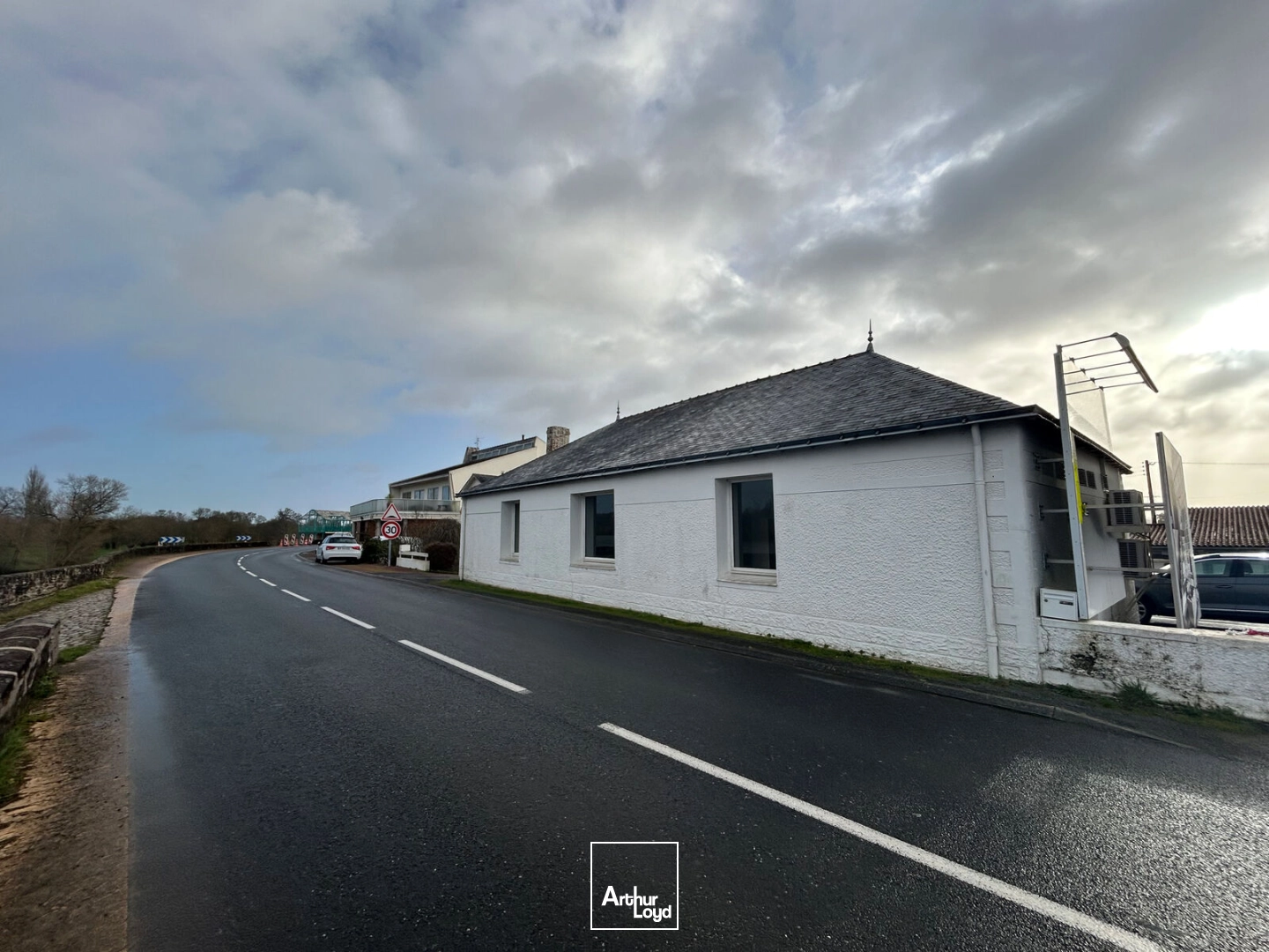 Locaux commerciaux - Location - DIVATTE SUR LOIRE - 44450 - 592-592 - 7670973