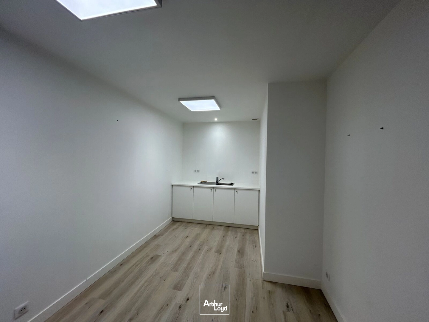 Locaux commerciaux - Location - DIVATTE SUR LOIRE - 44450 - 592-592 - 7670980