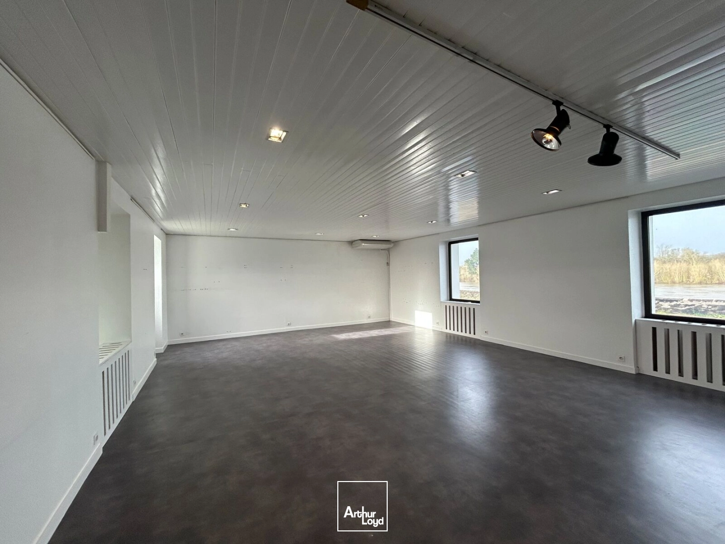 Locaux commerciaux - Location - DIVATTE SUR LOIRE - 44450 - 592-592 - 7670987