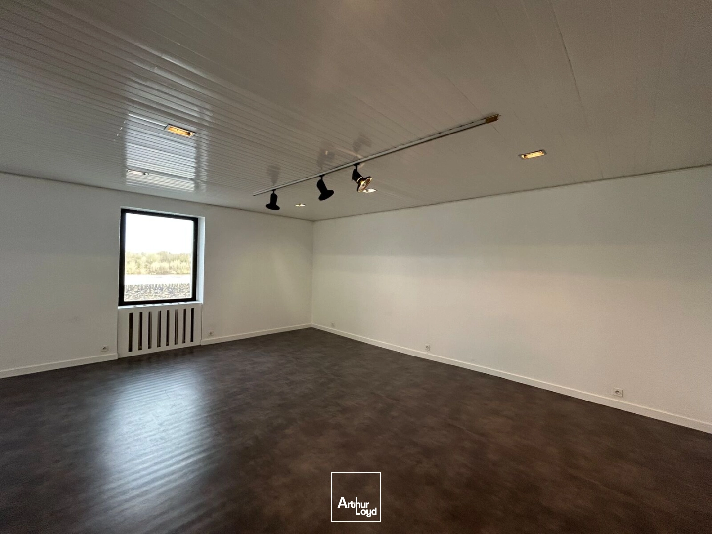 Locaux commerciaux - Location - DIVATTE SUR LOIRE - 44450 - 592-592 - 7670988