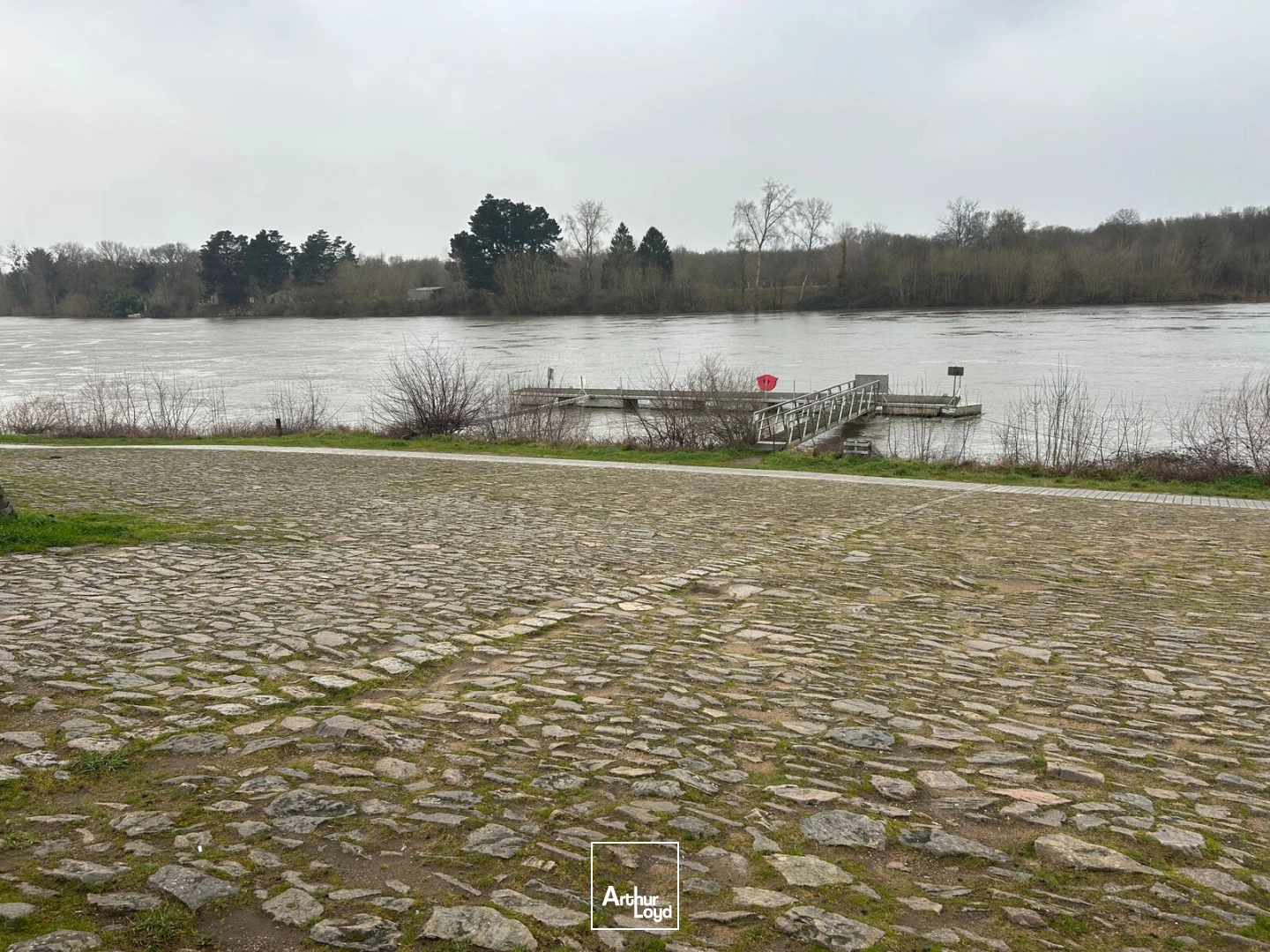 Locaux commerciaux - Location - DIVATTE SUR LOIRE - 44450 - 592-592 - 7670991