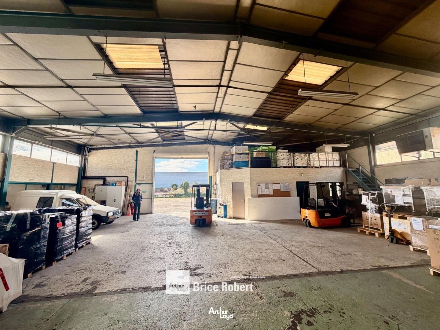 Locaux d'activité & Entrepôts - Location - DECINES CHARPIEU - 69150 - 372-372 - 7671396