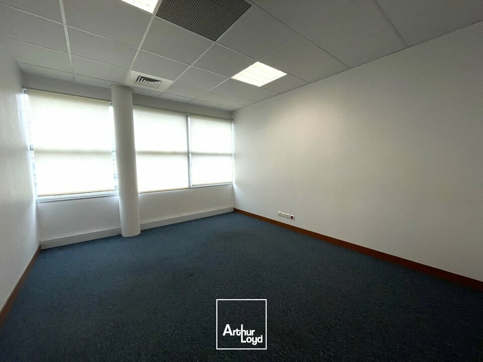 Bureaux - Location - CHASSENEUIL DU POITOU - 86360 - 22-22 - 7674454