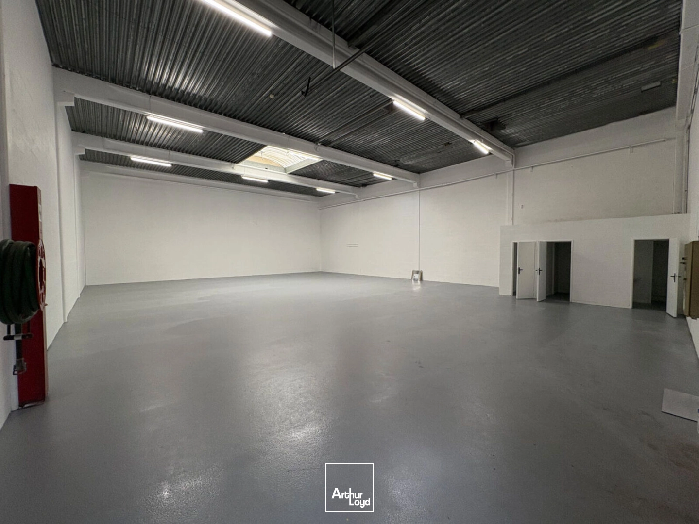 Locaux commerciaux - Location - ERAGNY - 95610 - 298-2301 - 7736781