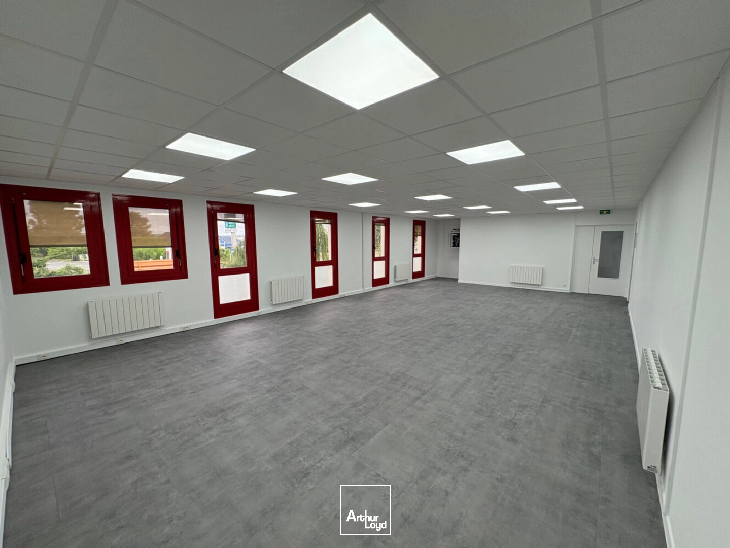 Locaux commerciaux - Location - ERAGNY - 95610 - 298-2301 - 7736783