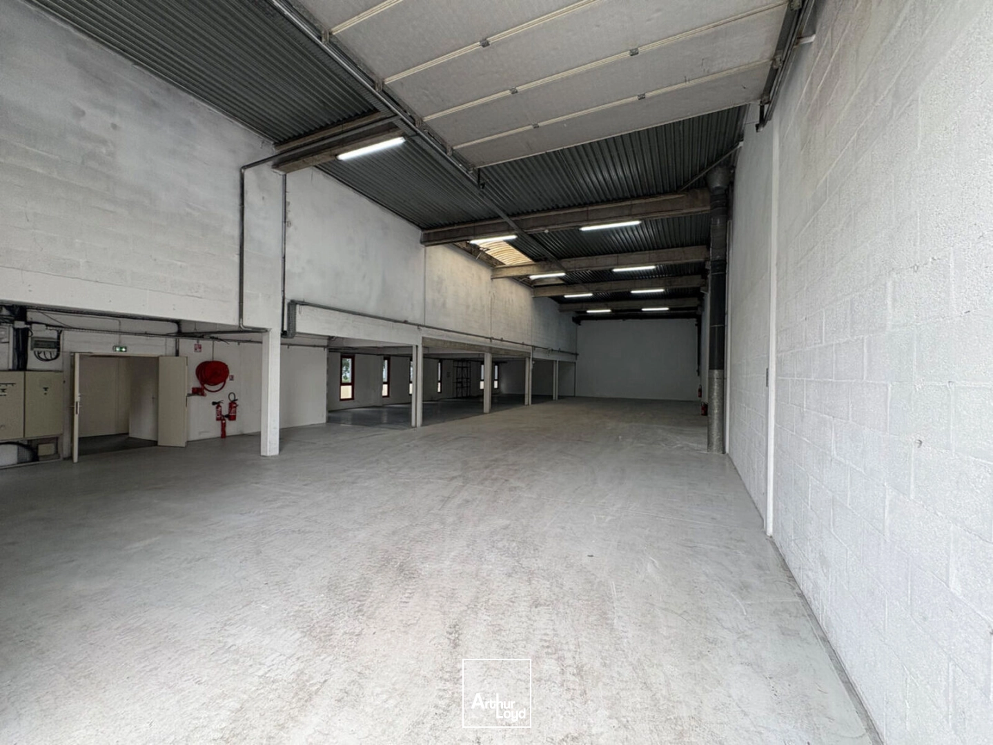 Locaux commerciaux - Location - ERAGNY - 95610 - 298-2301 - 7736786