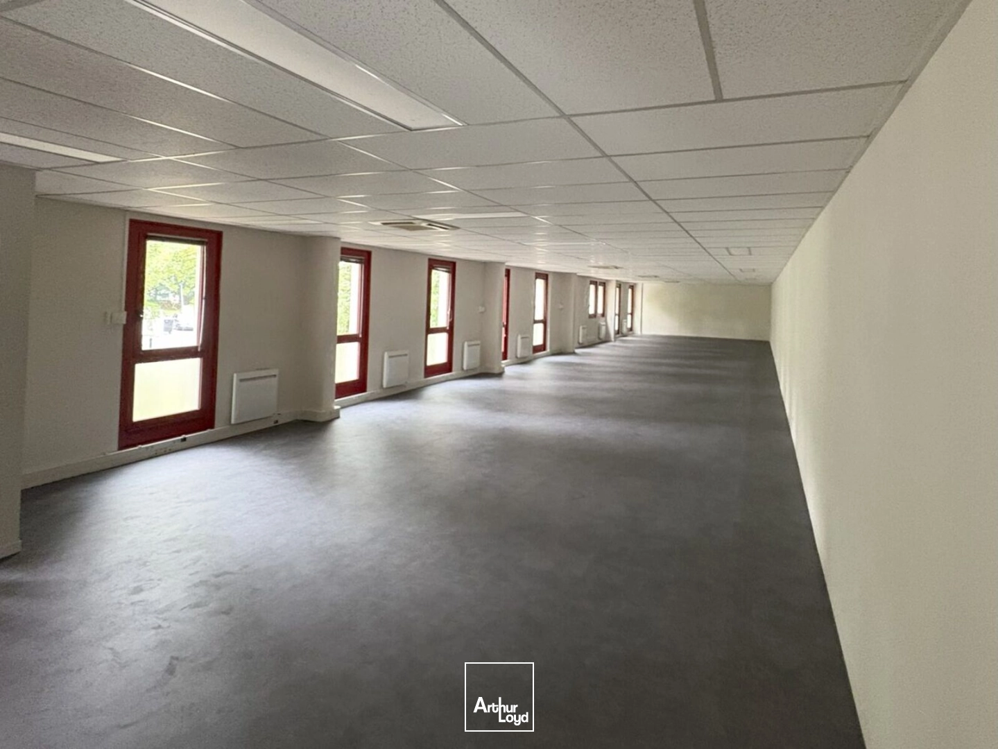 Locaux commerciaux - Location - ERAGNY - 95610 - 298-2301 - 7736787