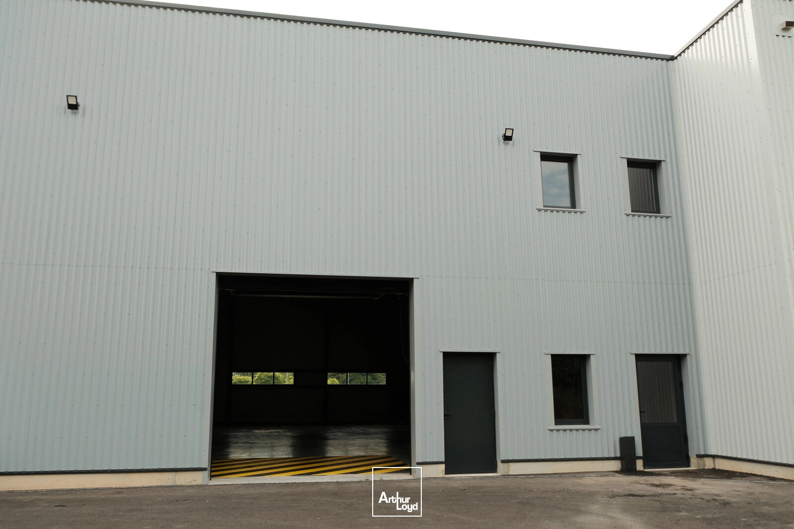 Locaux d'activité & Entrepôts - Location - BEAUVAIS - 60000 - 300-1200 - 7799470