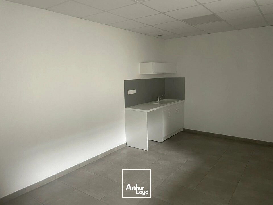 Locaux d'activité & Entrepôts - Location - DOMPIERRE-SUR-YON - 85170 - 747-747 - 7826379