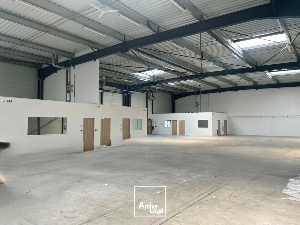 Locaux d'activité & Entrepôts - Location - DOMPIERRE-SUR-YON - 85170 - 747-747 - 7826375