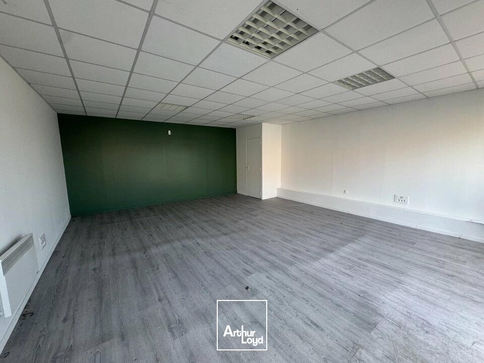 Locaux d'activité & Entrepôts - Location - MONTLOUIS SUR LOIRE - 37270 - 252-252 - 7826410