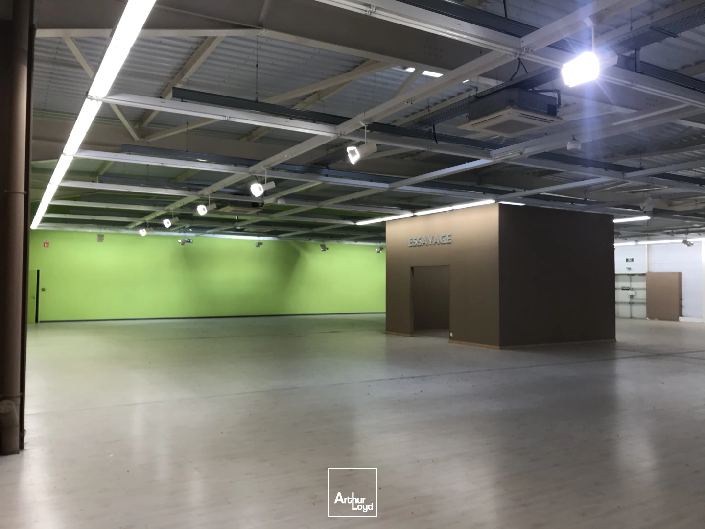 Locaux commerciaux - Location - BOHAIN EN VERMANDOIS - 02110 - 850-850 - 7826435
