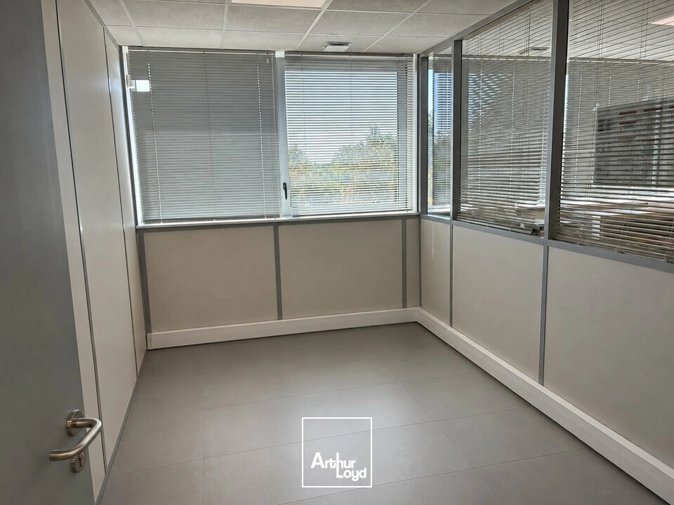 Locaux commerciaux - Vente - LES HERBIERS - 85500 - 705-705 - 7827422