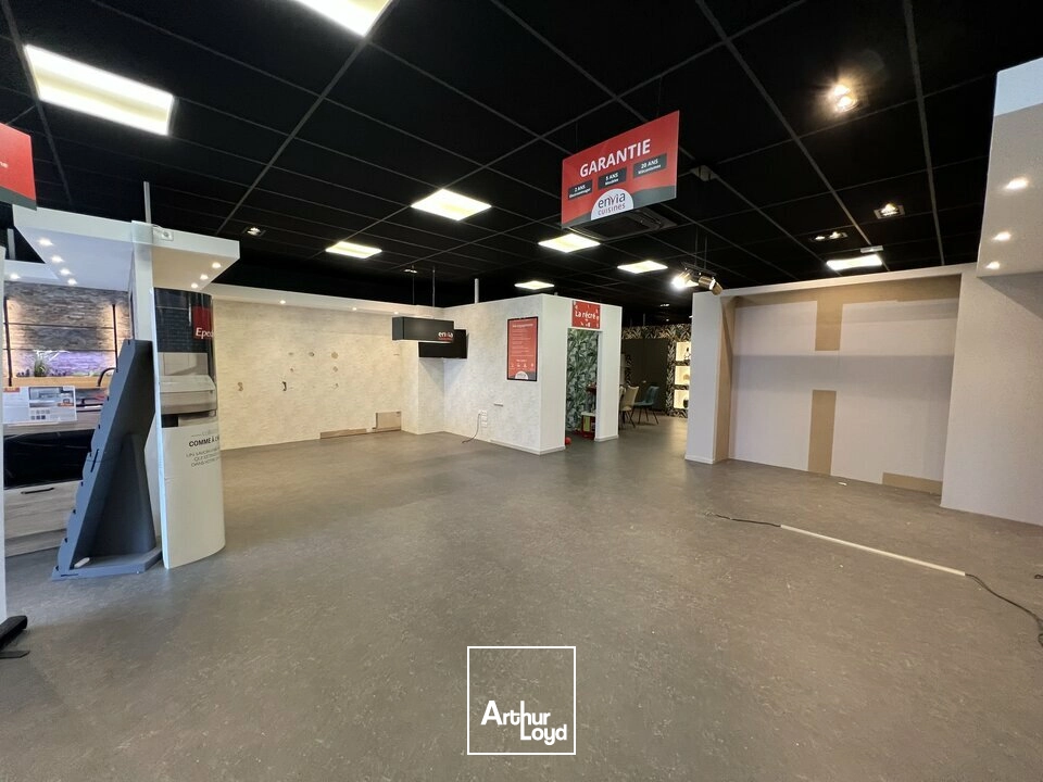 Locaux commerciaux - Vente - CHAMPNIERS - 16430 - 600-600 - 7879354