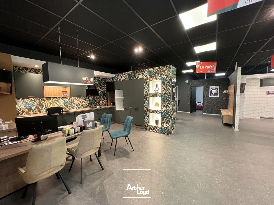 Locaux commerciaux - Vente - CHAMPNIERS - 16430 - 600-600 - 7879355