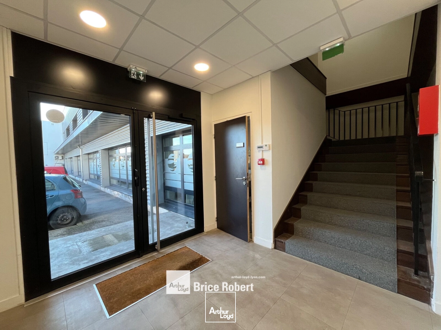 Locaux d'activité & Entrepôts - Location - VAULX EN VELIN - 69120 - 629-2909 - 7896839
