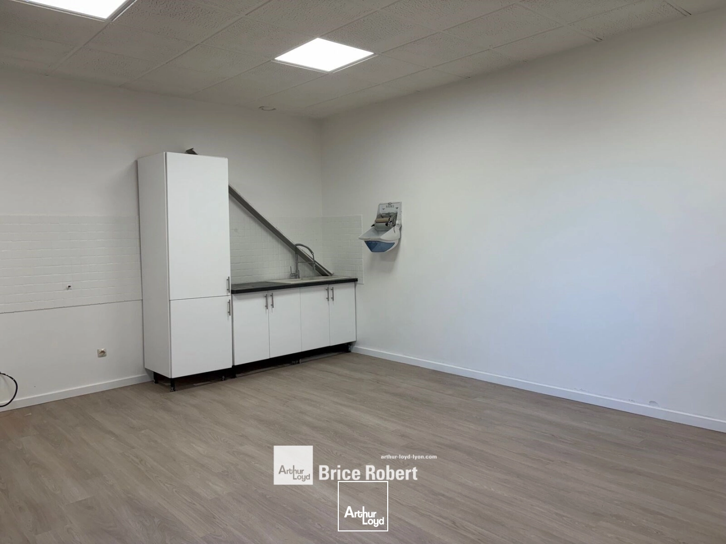 Locaux d'activité & Entrepôts - Location - VAULX EN VELIN - 69120 - 650-650 - 7945756
