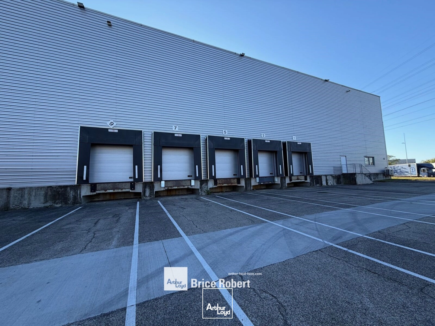 Locaux d'activité & Entrepôts - Location - MIONS - 69780 - 438-25465 - 7945835