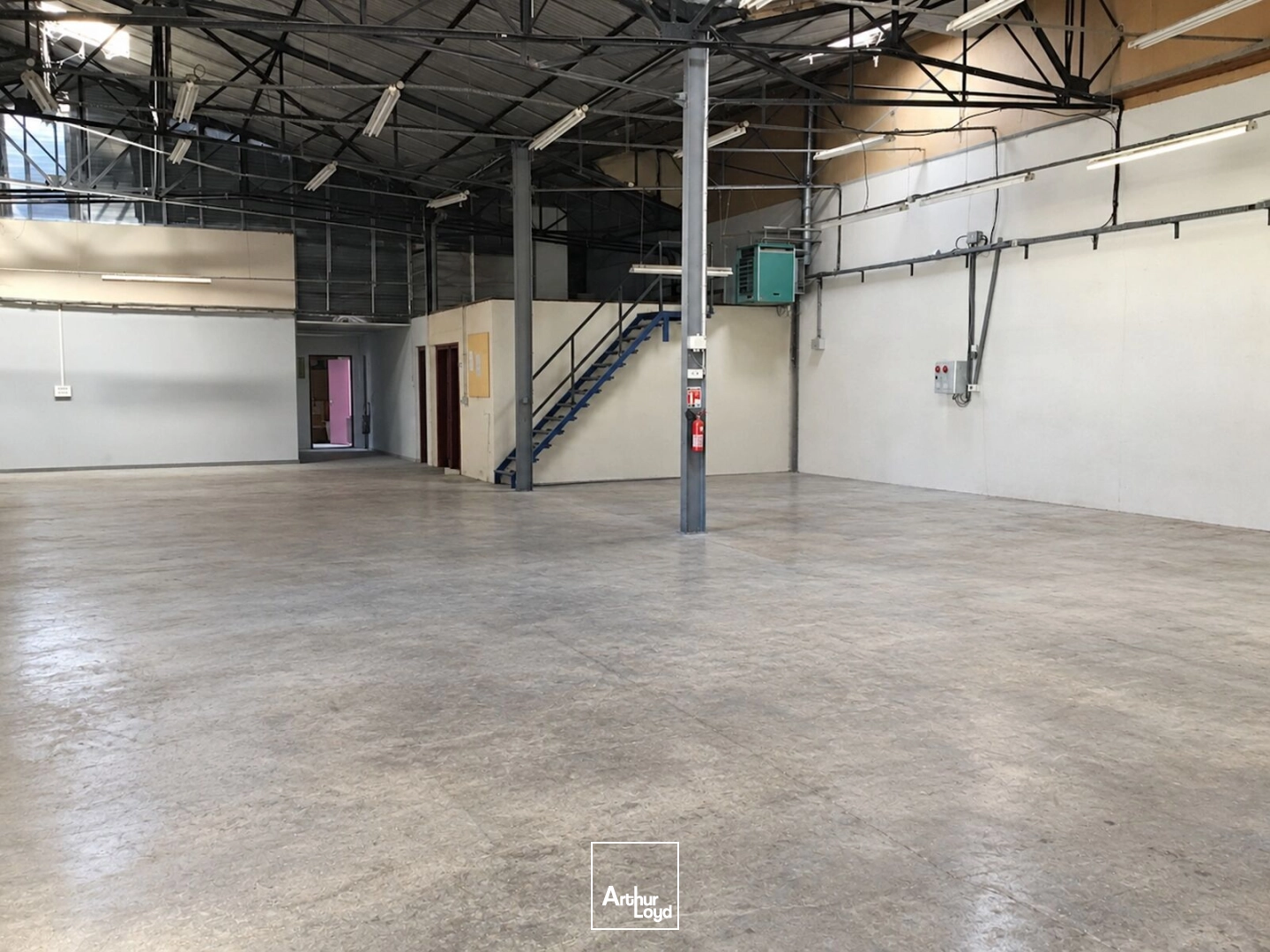 Locaux d'activité & Entrepôts - Location - SAINT ETIENNE - 42000 - 520-520 - 7981127