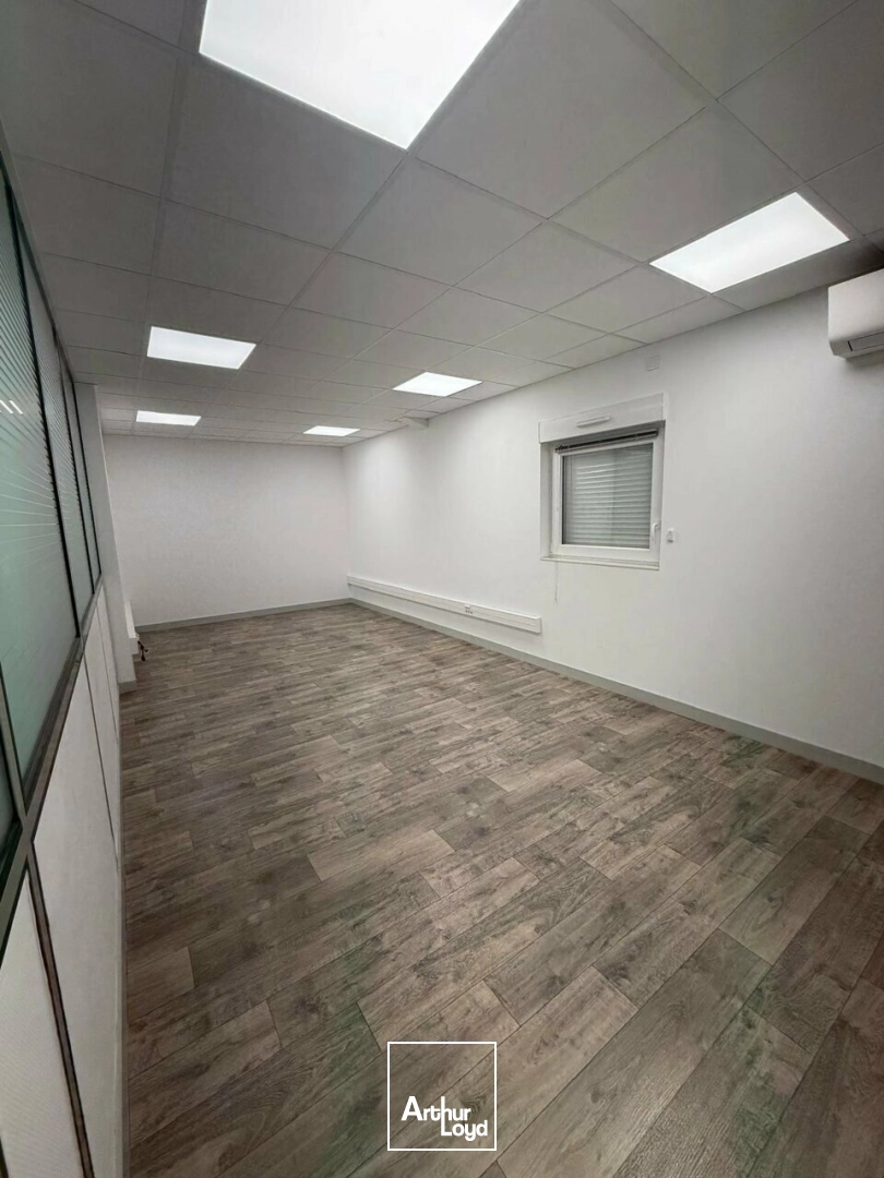 Locaux d'activité & Entrepôts - Vente - BOURGES - 18000 - 1800-1800 - 8019159
