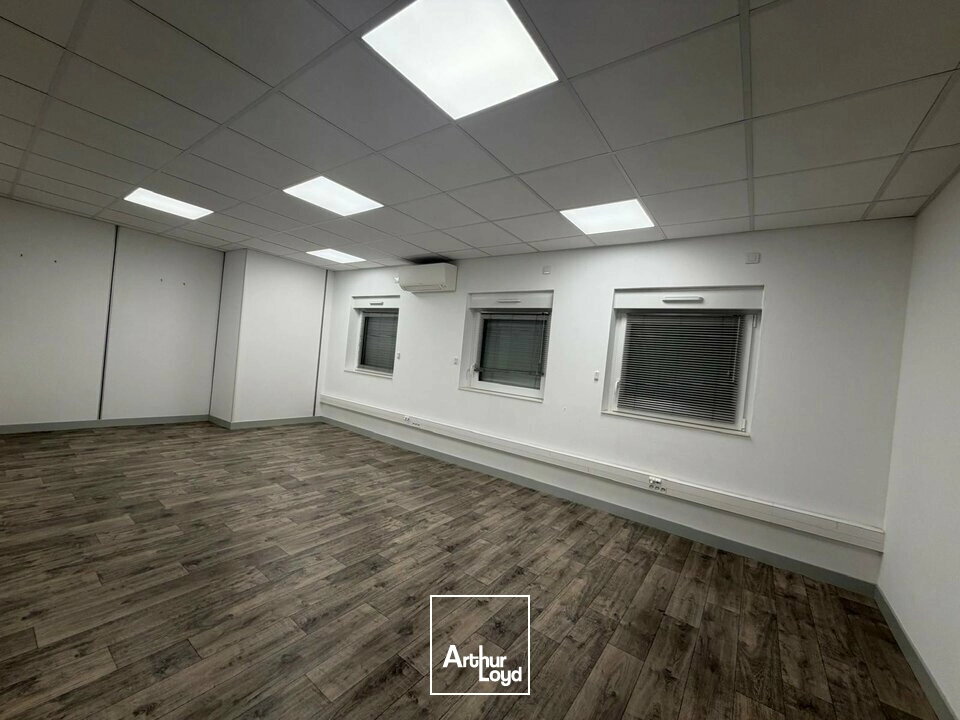Locaux d'activité & Entrepôts - Vente - BOURGES - 18000 - 1800-1800 - 8019160