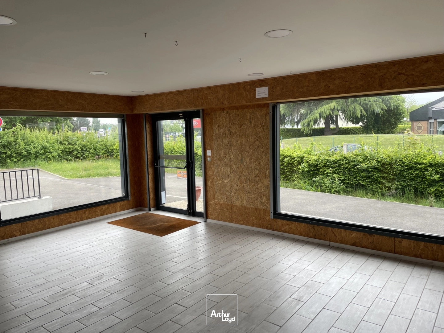 Locaux commerciaux - Location - BEAUVAIS - 60000 - 242-242 - 8023618