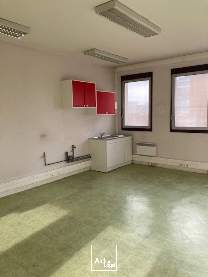 Bureaux - Location - MONTIGNY LE BRETONNEUX - 78180 - 755.8-755.8 - 8049667