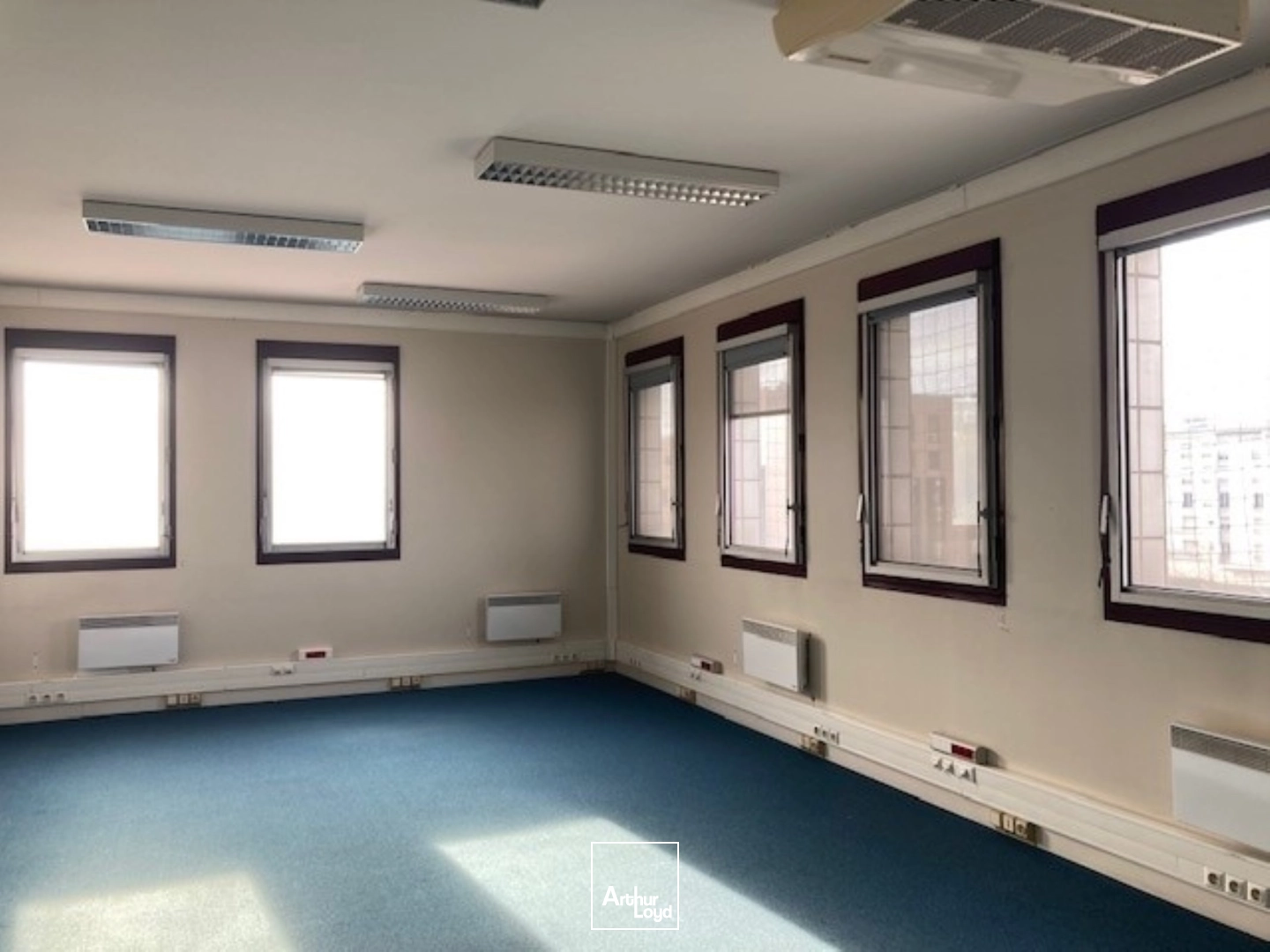 Bureaux - Location - MONTIGNY LE BRETONNEUX - 78180 - 755.8-755.8 - 8049669